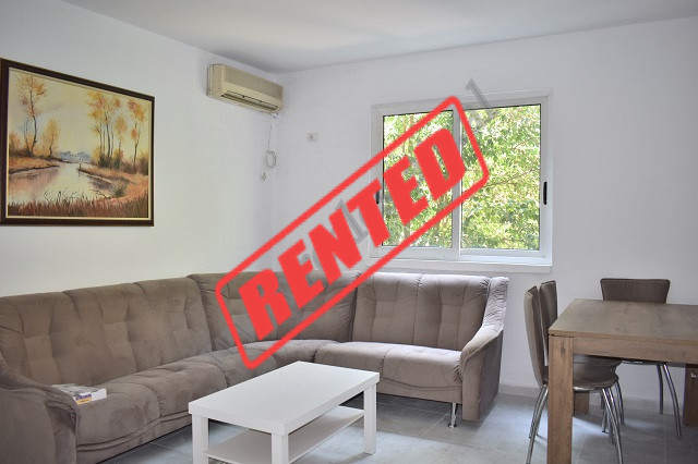 Apartament 2+1 per qira prane rruges Ndre Mjeda, ne Tirane.
Shtepia ndodhet ne katin e 2 te nje pal